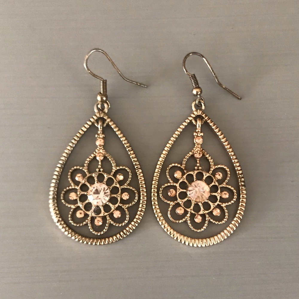 Teardrop flower earrings